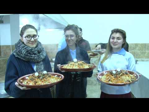 Видео: ОШПАЗИИ ДУХТАРАКОИ РУС ДАР ДУШАНБЕ Русские девушки готовили плов в Душанбе