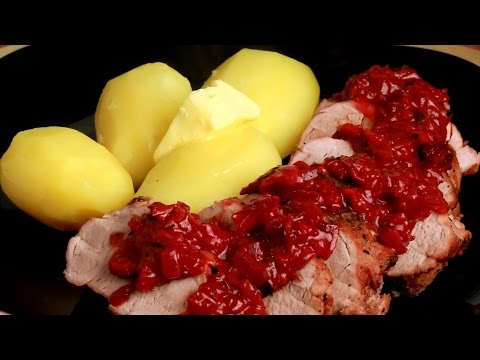 Видео: Свинина под клюквенным соусом