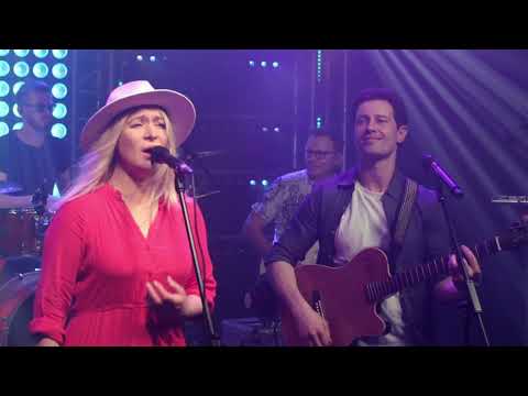 Видео: Антон и Виктория Макарские - Море молчит