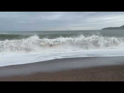 Видео: 3 минуты штормящего моря 4.10.2024