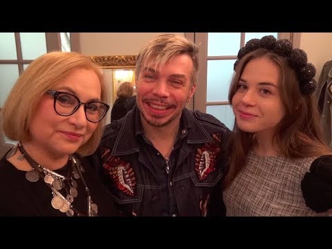 Видео: Тренды зимы 2019 | Аутфиты на каждый день и для встречи Нового Года от Стаса Лопаткина