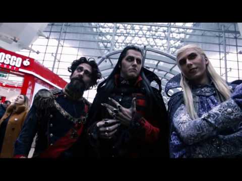 Видео: "Бал вампиров"  в московском аэропорту ("Hello!"