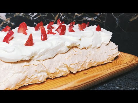 Видео: ЛУЧШИЙ меренговый рулет с клубникой. Легкий, нежный, воздушный десерт