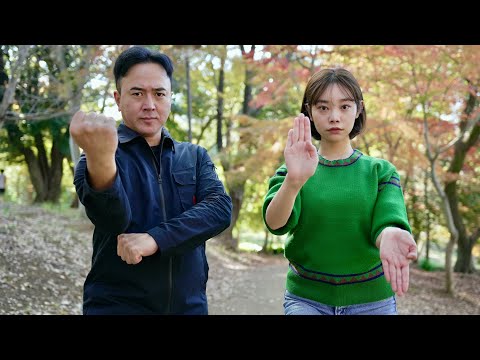 Видео: Защищайтесь с помощью приемов каратэ! 【Шиори 】