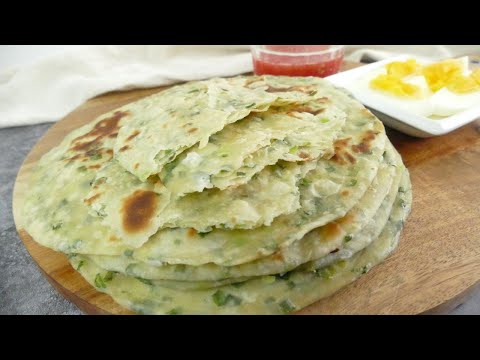 Видео: Слоеные лепешки с зеленым луком на сковороде! И хлеб покупать не нужно!