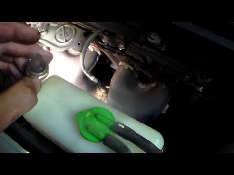 Видео: Suzuki SX 4 замена датчика давления масла, без снятия выпускного коллектора.