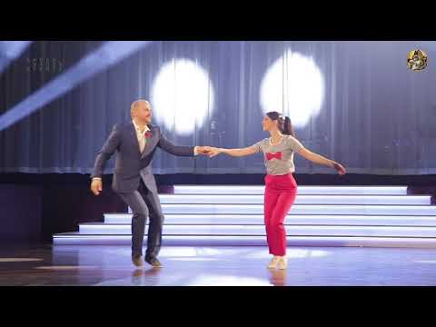 Видео: Томас и Софи - СКУЧАЮ, Я ТАК СКУЧАЮ...  - поёт Ирина КОГАН