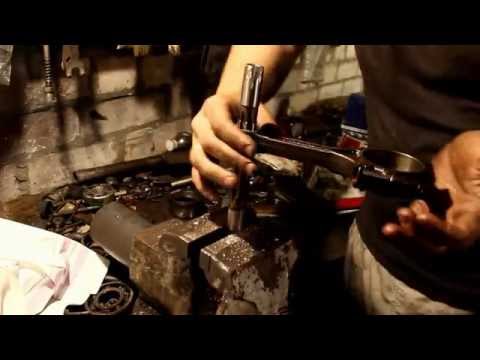 Видео: Замена втулок шатунов ЗМЗ 406,405,409