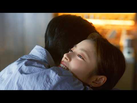 Видео: Золушка внезапно появляется с цветами, чтобы утешить доктора, он любит ее все больше и больше.