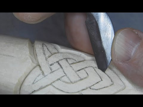 Видео: ПЛЕТЕНКА НА ТОПОРИЩЕ «Эбен» #13 / A drawing on an Ax