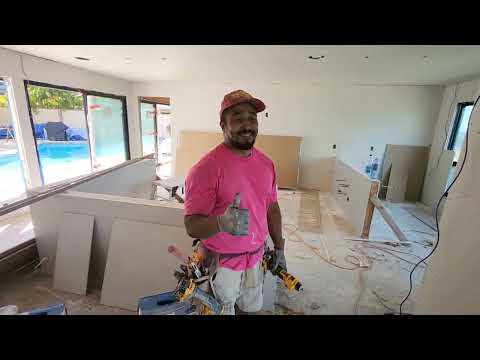 Видео: Новый инструмент для вырезания гипсокартона Dewalt