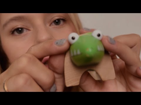 Видео: АСМР, детские игрушки, неразборчивый шёпот, таппинг