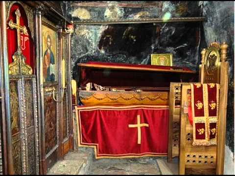 Видео: МОЛИТВА СВЕТОМ ВАСИЛИЈУ ОСТРОШКОМ ПРЕД КИВОТОМ.wmv