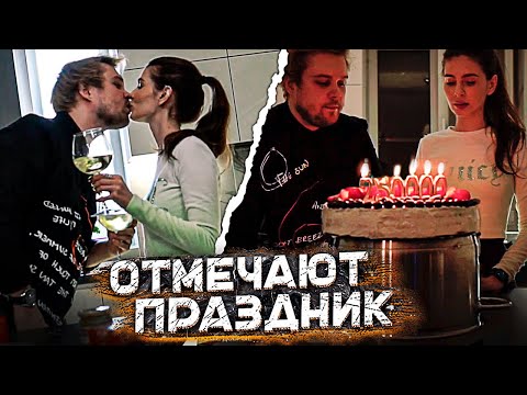 Видео: АНЯ И МАРК ПРАЗДНУЮТ 250 ТЫС ПОДПИСЧИКОВ | ГОТОВЯТ ТОРТ И ПАСТУ С КРЕВЕТКАМИ
