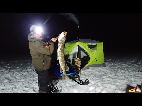 Видео: ОСТАВИТЬ ЖЕРЛИЦЫ ДО ВЕЧЕРА И ОБАЛДЕЛ. НОЧЬ В ПАЛАТКЕ С ПЕЧЬЮ. В ТЕМНОТЕ ЩУКА ВЗБЕСИЛАСЬ. УЛОВ УДИВИЛ