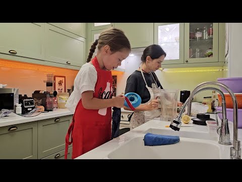 Видео: Помощница на кухне