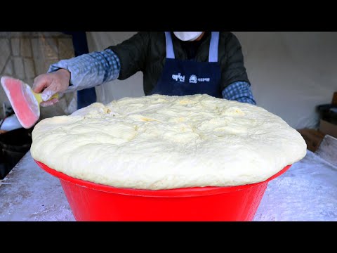 Видео: Потрясающее мастерство рук! Удивительная скорость мастера по приготовлению пончиков-кренделей