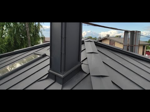 Видео: Облицовка трубы на фальцевой кровле . "Строим мастерскую." Угловой элемент как на коньках.