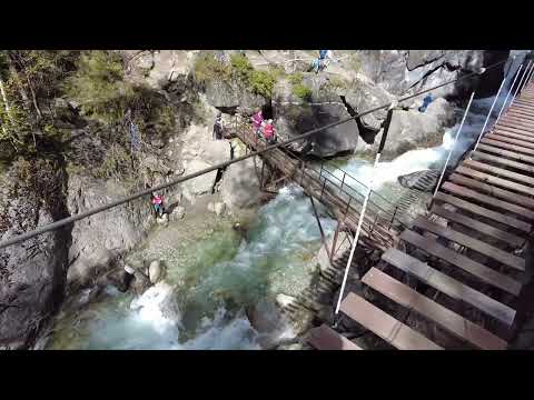 Видео: Новые ощущения на Аршанском водопаде