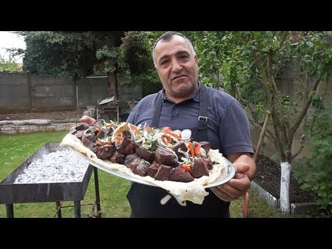 Видео: Вкусный и сочный шашлык из говяжьей печени. Рецепт от Жоржа.