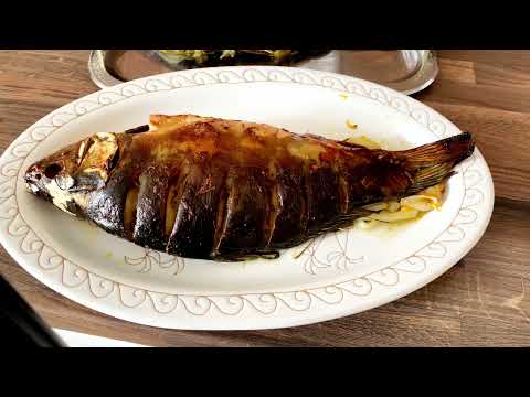 Видео: Короп у сметані,запечений у духовці#БабусиніРецепти#запеченариба#фаршированариба#запеченийкороп