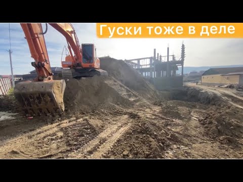 Видео: Выезд на гусеничном,работа на гусеничном экскаваторе DOOSAN 255