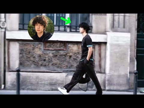 Видео: Видеоблогер Ван Ибо носит коллекцию Cruise 2026 и сверхлегкую сумку Puzzle на улицах Парижа