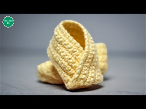 Видео: Детские пинетки крючком (кимоно)