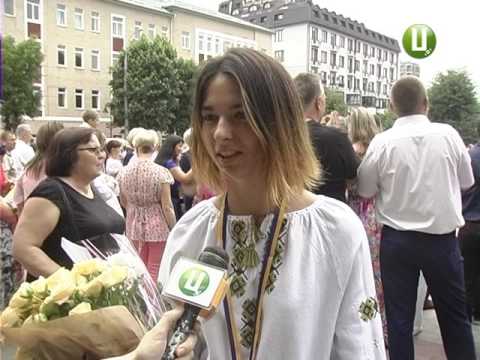 Видео: Золоті та срібні медалі вручили кращим хмельницьким випускникам