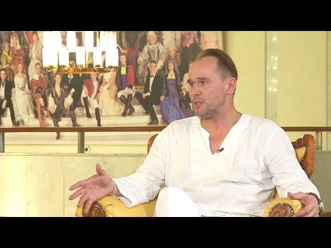 Видео: Артист Максим Аверин: театральное искусство — самое интересное путешествие