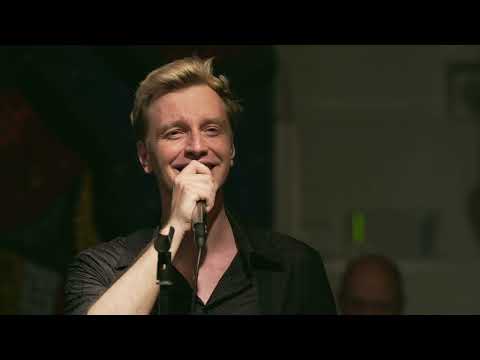 Видео: «Земля-Юпитер» - Маленький оркестр и Алексей Гоман. Музыка и слова Евгения Теджетова