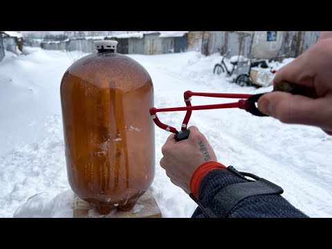 Видео: Пивная КЕГА VS рогатка, петарды, салюты ! Чуть не контузило ..