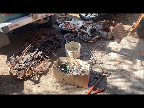 Видео: Лесные свалки #3: сломалась машина, нашёл телевизор, pentium 2, сокол-308, колёса мотоцикла, металл