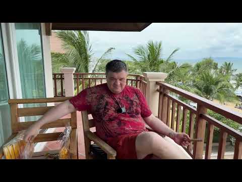 Видео: Какие сувениры имеет смысл везти из Паттайи?