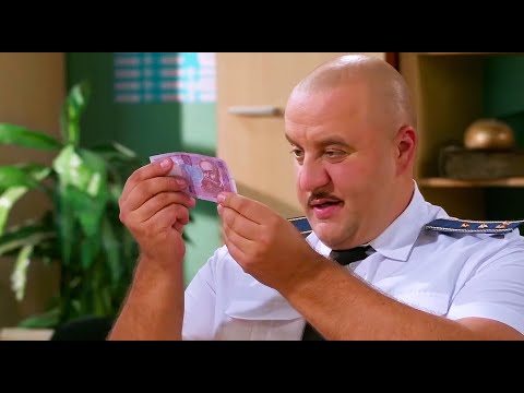 Видео: Приколы на таможне: пограничник взял взятку. Таможенное оформление потрачено!?Дежурная часть