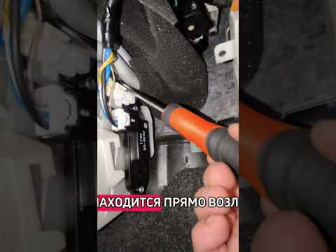 Видео: Замена фильтра салона Mazda 5 CW 2014г. 2.5 бензин. Replacing the cabin filter Mazda 5 CW 2015
