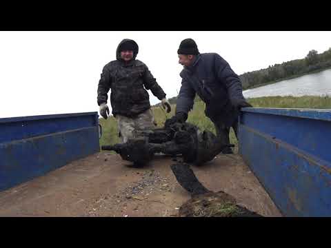 Видео: Чистим берег от металлического мусора. Откуда здесь это....?