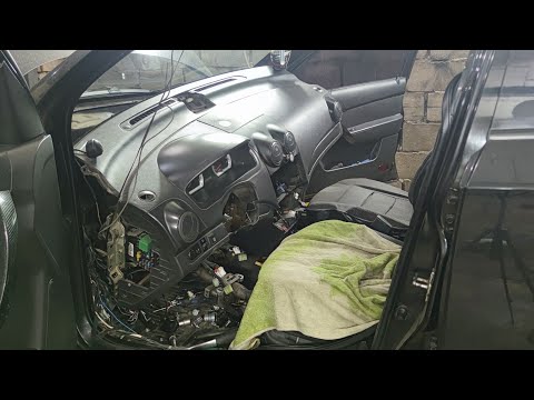 Видео: Chevrolet Aveo T-250 - пассажиру холодно в ноги ! Снимаем торпеду, ищем проблему.