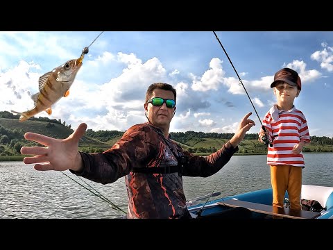 Видео: Рыбу поймали - спиннинг сломали! Слёзы и радость отца! Рыбалка с сыном