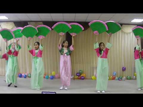 Видео: Корейский танец с веерами