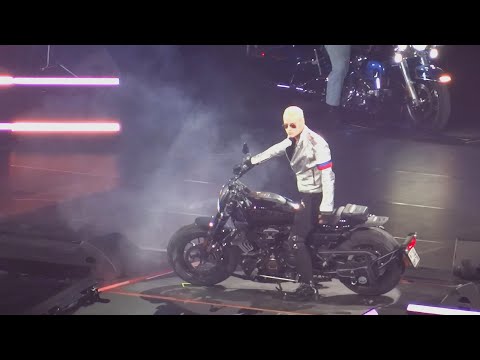 Видео: SHAMAN собрал стадион в 60 тысяч человек в Санкт-Петербурге!