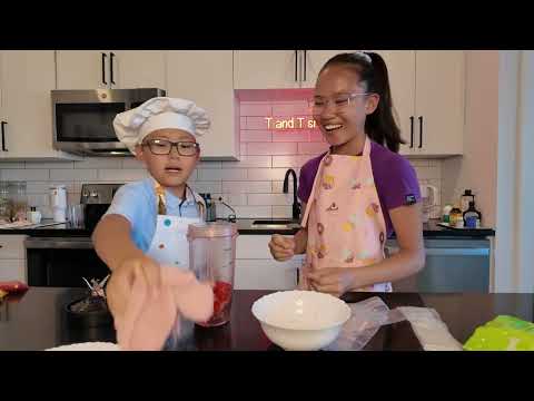 Видео: Let’s make fruit popsicles with us 🤩 Бид 2той хамт жимсээр зайрмаг хийцгээе😋🤤