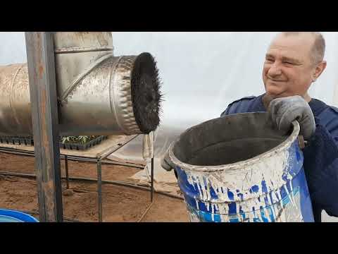 Видео: Как прочистить дымоход в теплице. Чистка трубы.
