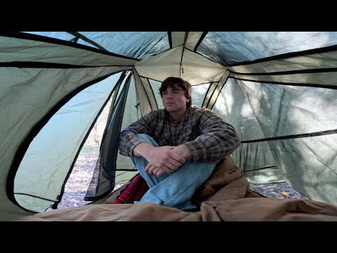 Видео: Небольшая теплая палатка для кемпинга в холодную и ветреную ночь