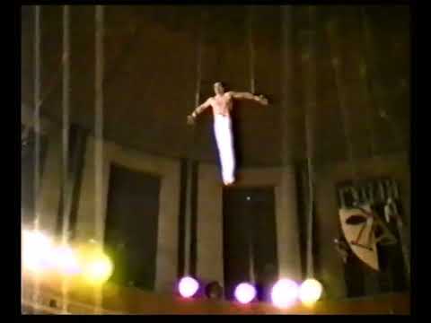 Видео: выпуск ГУЦЭИ 1994 год. Воздушные гимнасты Таёкин и Будзилович.