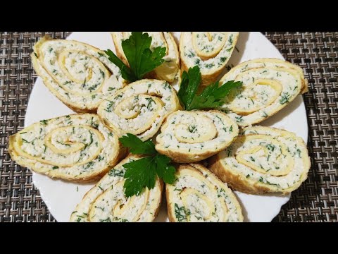 Видео: рулет  из омлета с плавленым сырком чесноком и зеленью/вкусная быстрая бюджетная ЗАКУСКА