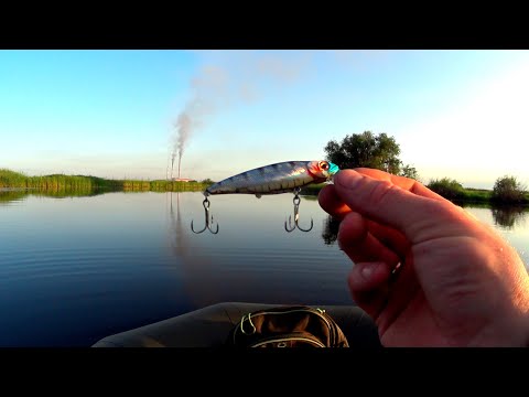 Видео: ЭТА КОПИЯ ВОБЛЕРА ловит не хуже ОРИГИНАЛА!!! ЛОВЛЯ ЩУКИ на ОЗЕРЕ.