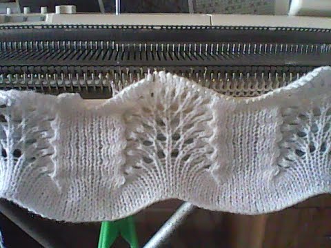 Видео: Красивый ажурный узор для спиц, связан на вязальной машине.