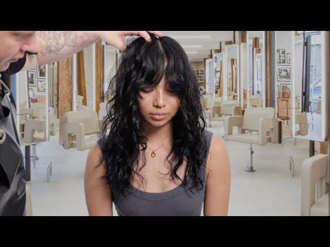 Видео: Учебное пособие по сухой стрижке длинных многослойных волос