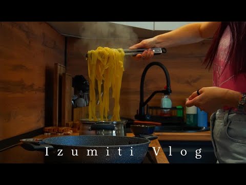 Видео: Тихий влог | Феттучини с беконом и брокколи + оладьи из цуккини | Уютная кухня и мои комнатные цветы
